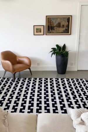 Tapete em Sala Artesanal, Cores: Areia e Preto
