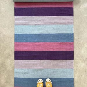 Tapete passadeira Marlene. Cores: Rose, Lilás, Celeste, Azul Bebê e Roxo