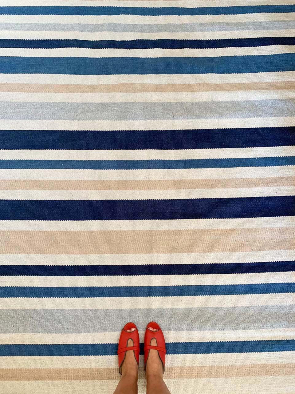 Tapete henry azul Tapete listrado com borda sob medida nas Cores: Areia, Azul Celeste, Azul Marinho, Café com Leite e Cinza Claro.