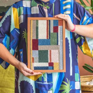 Quadro artesanal bordado à mão com formas assimétricas l Koord
