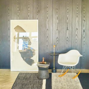 Tapete artesanal riscado contemporâneo artesanal areia e preto l Koord Tapeçaria