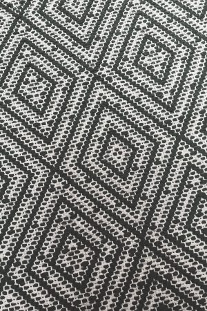 Tapete artesanal elegante Macuxi cru e preto DETALHE l koord tapeçaria