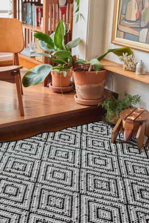 Tapete Macuxi Personalizável Cru e Preto geométrico feito à mão, 100% algodão reciclado