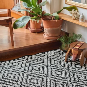 Tapete Macuxi Personalizável Cru e Preto geométrico feito à mão, 100% algodão reciclado