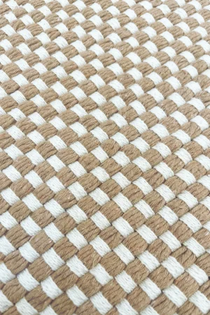 tapete artesanal Cascalho cru e cafe com leite detalhe l koord