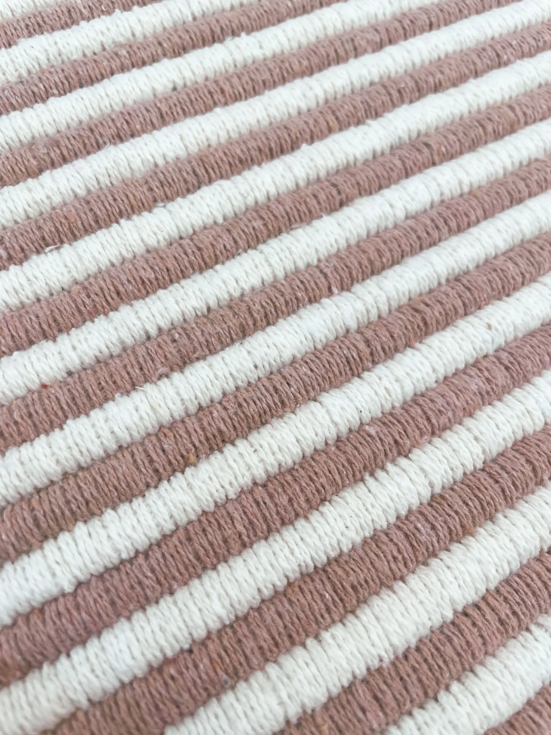 tapete artesanal Corda-cru-e-rosa-seco-detalhe l koord tapeçaria tapete artesanal Corda-cru-e-rosa-seco-detalhe l koord tapeçaria